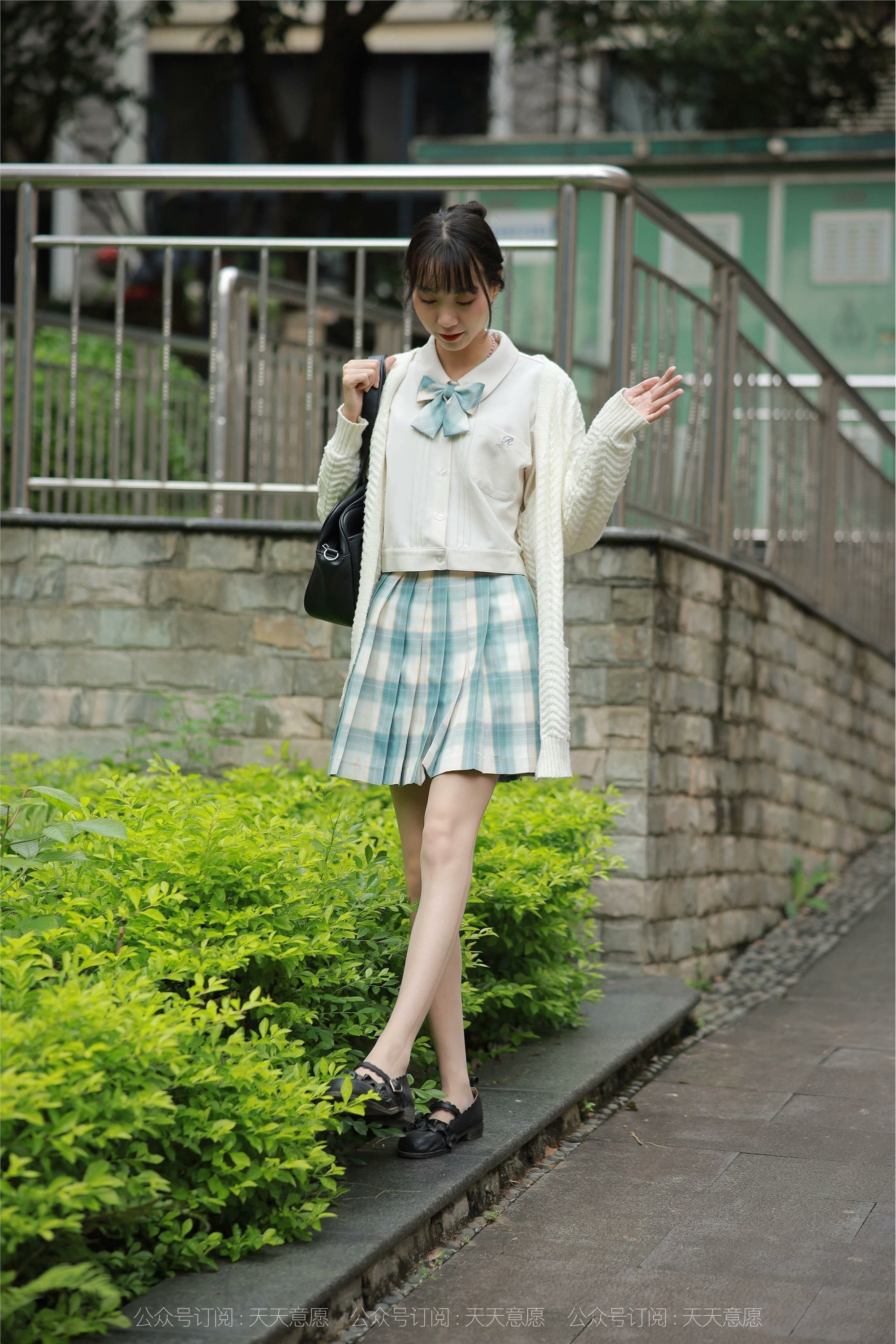 IESS异思趣向  2021.11.02 丝享家963：团团《长腿JK装》